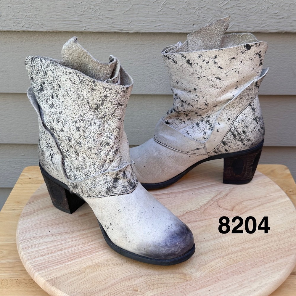 Papucei Design Distressed Leather Ankle Boots Avant Garde White Black EU 38 7.5